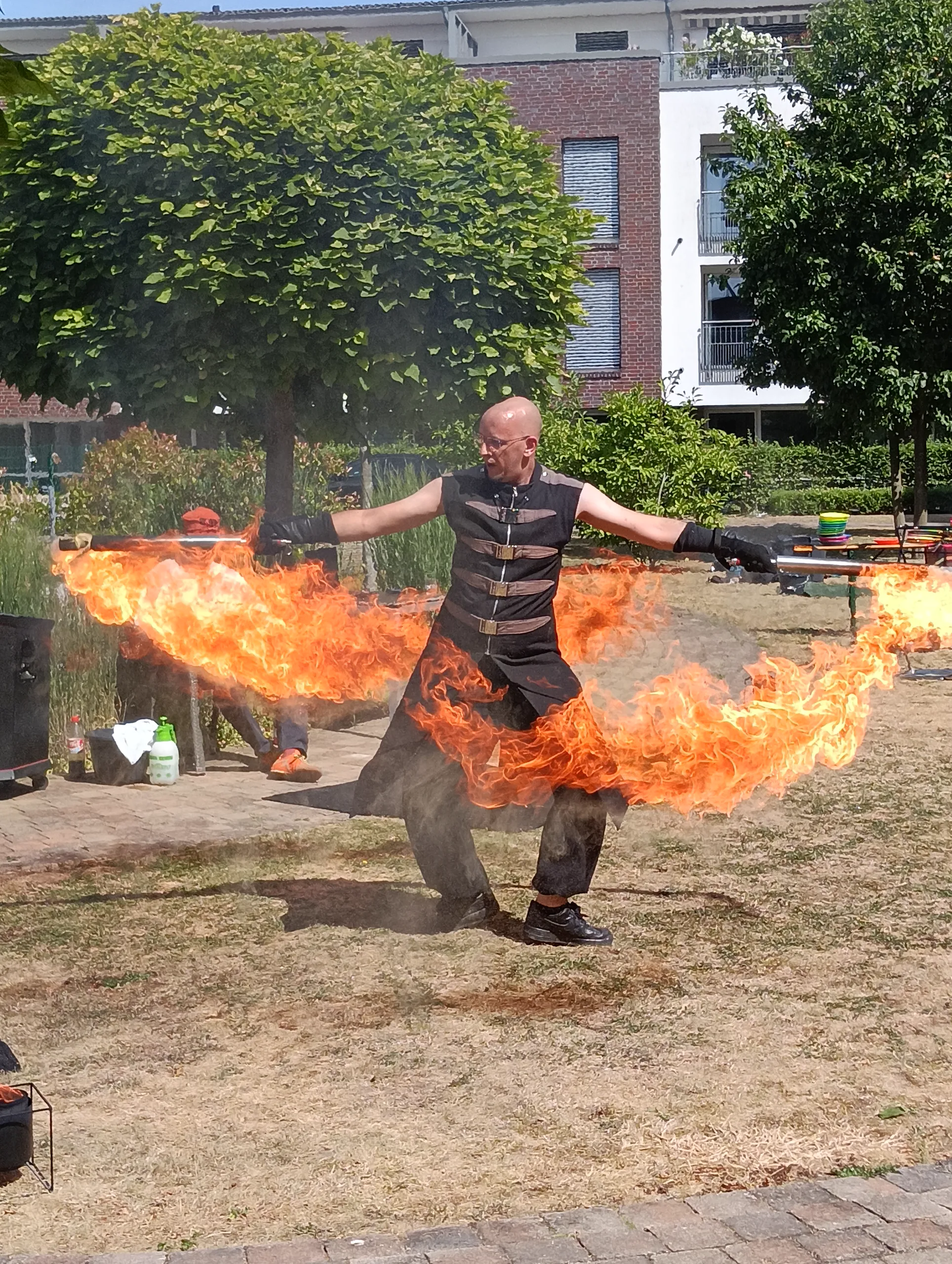 Feuershow als Abschluss einer Veranstaltung im Außenbereich